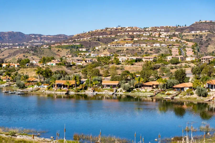 Lake Elsinore, CA with hillside homes